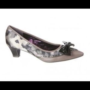 Poetic License Dear Diary Pump